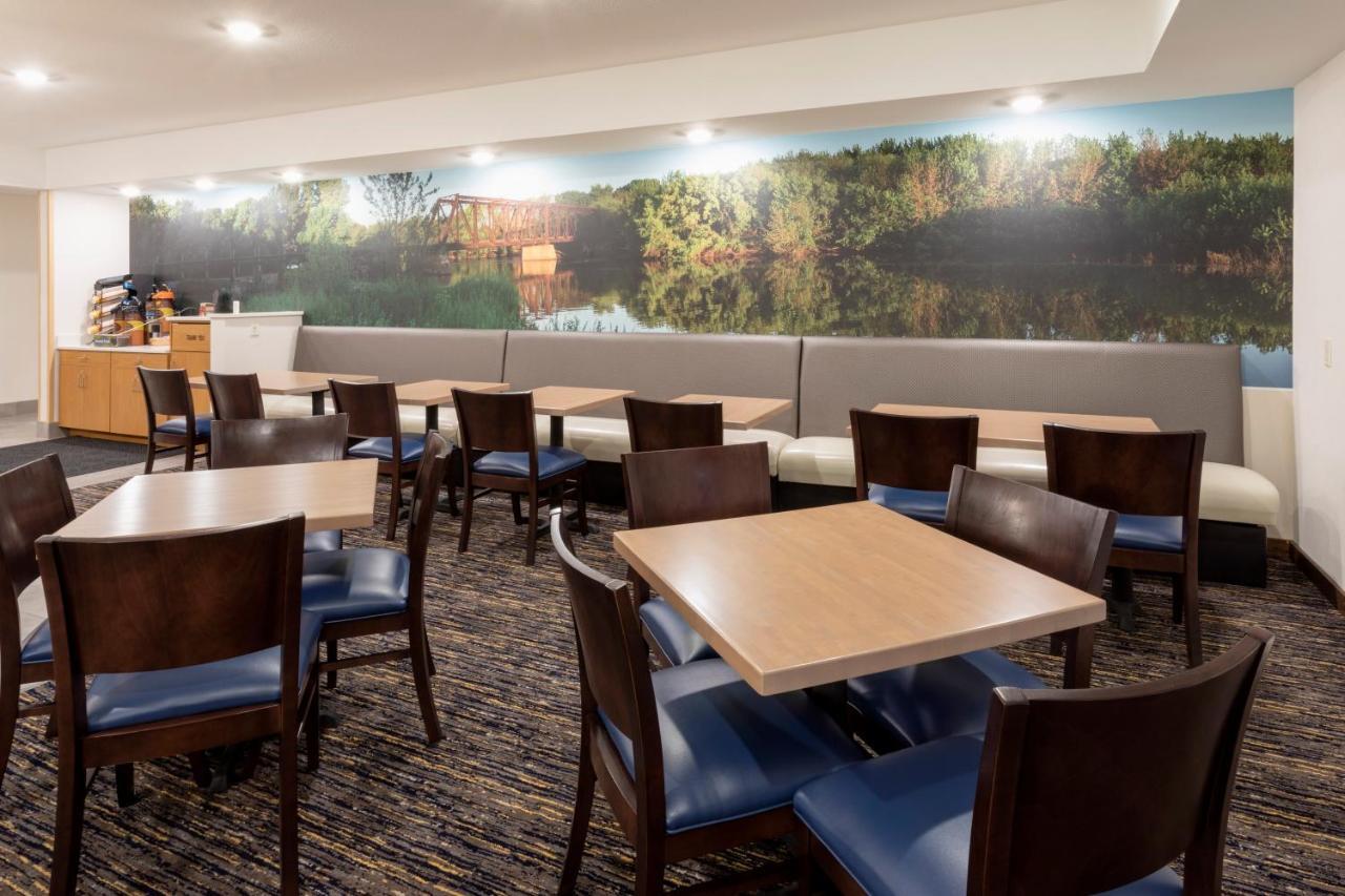 Grandstay Hotel & Suites Rock Valley Eksteriør bilde